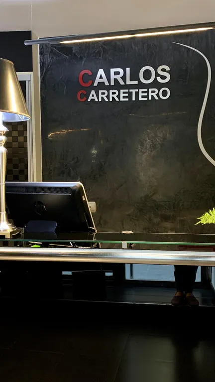 Puestos de corte y visagismo en Peluquería Carlos Carretero Salamanca